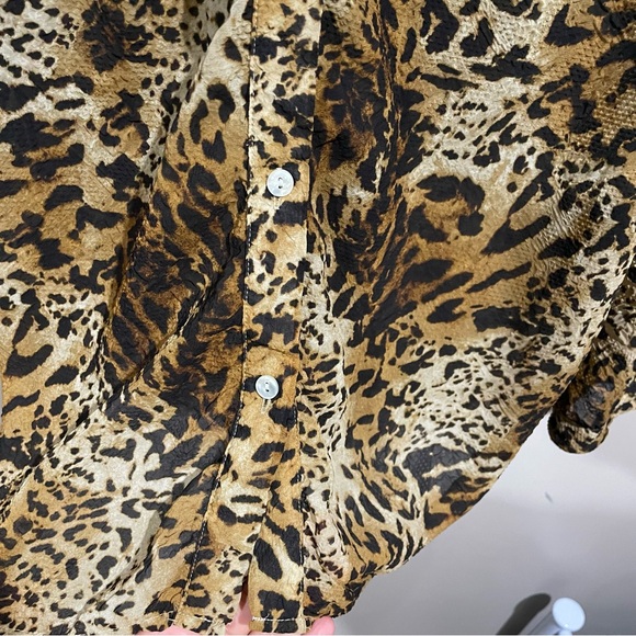 JONES NEW YORK Leopard print Long Button Down Shear Blouse - Picture 5 of 9
